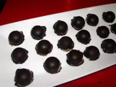Bombones de chocolate negro rellenos de foie. Paso a paso