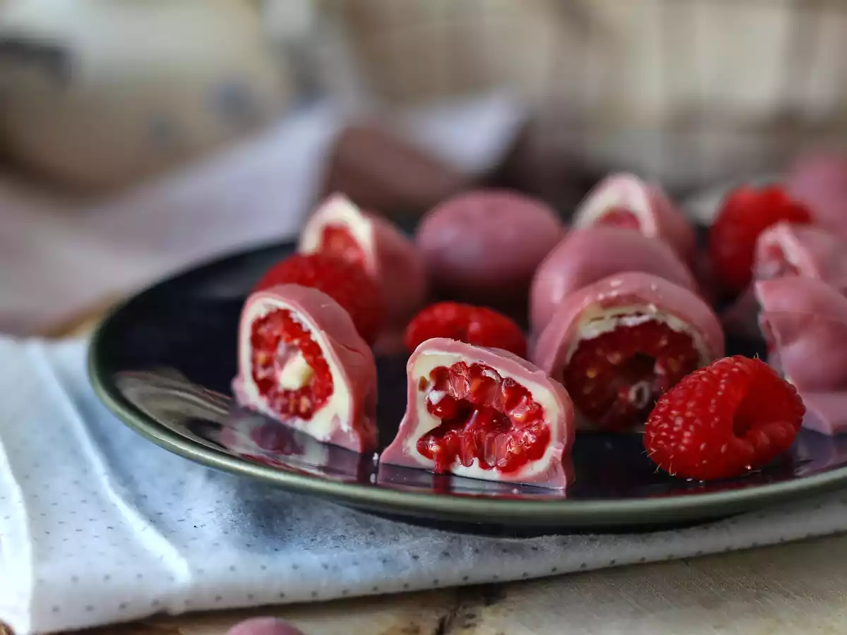 Bombones de frambuesa, chocolate blanco y chocolate ruby al estilo Franui - foto 5