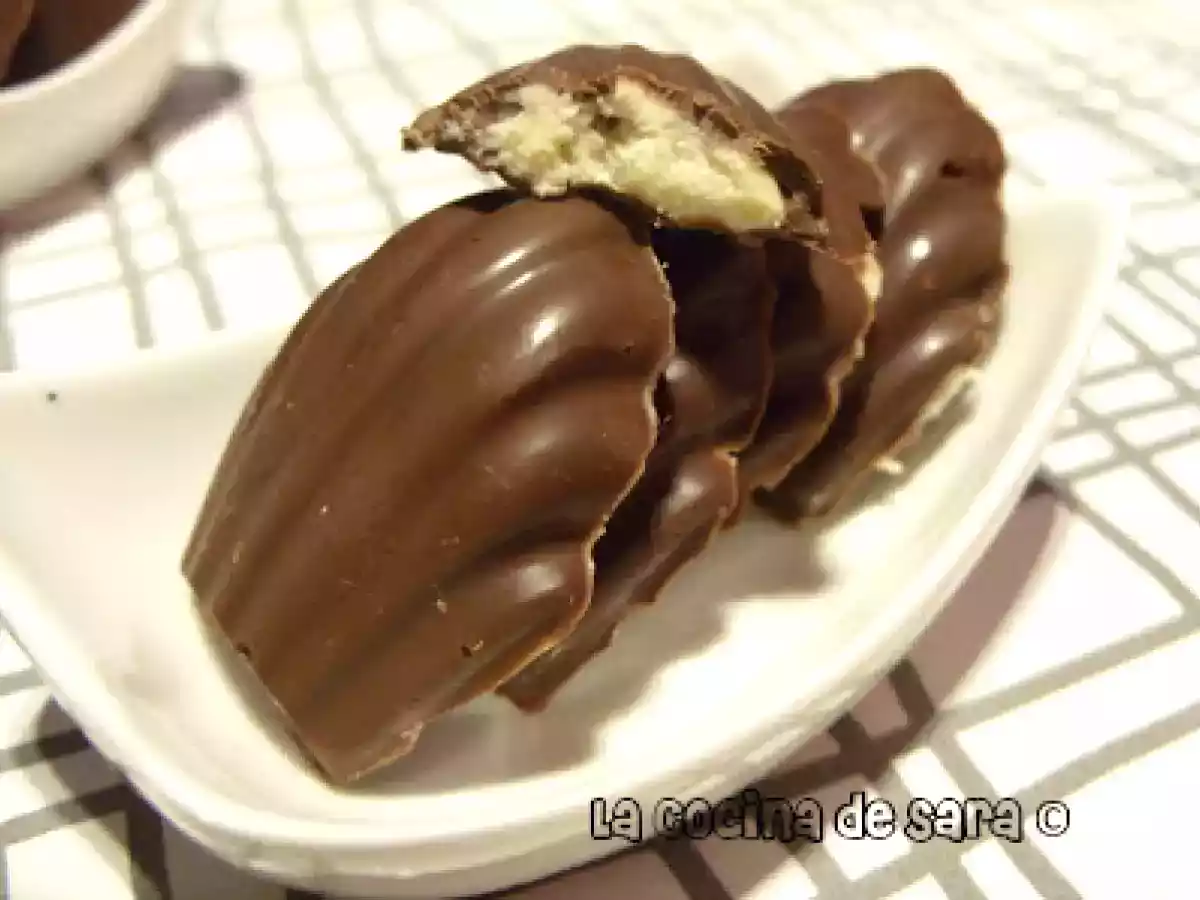 Bombones Rellenos de Chocolate Blanco y Crocanti de Almendras