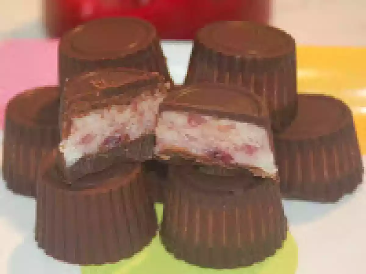 BOMBONES RELLENOS DE CREMA PÉTALOS DE ROSA PARA UN ANIVERSARIO - foto 2