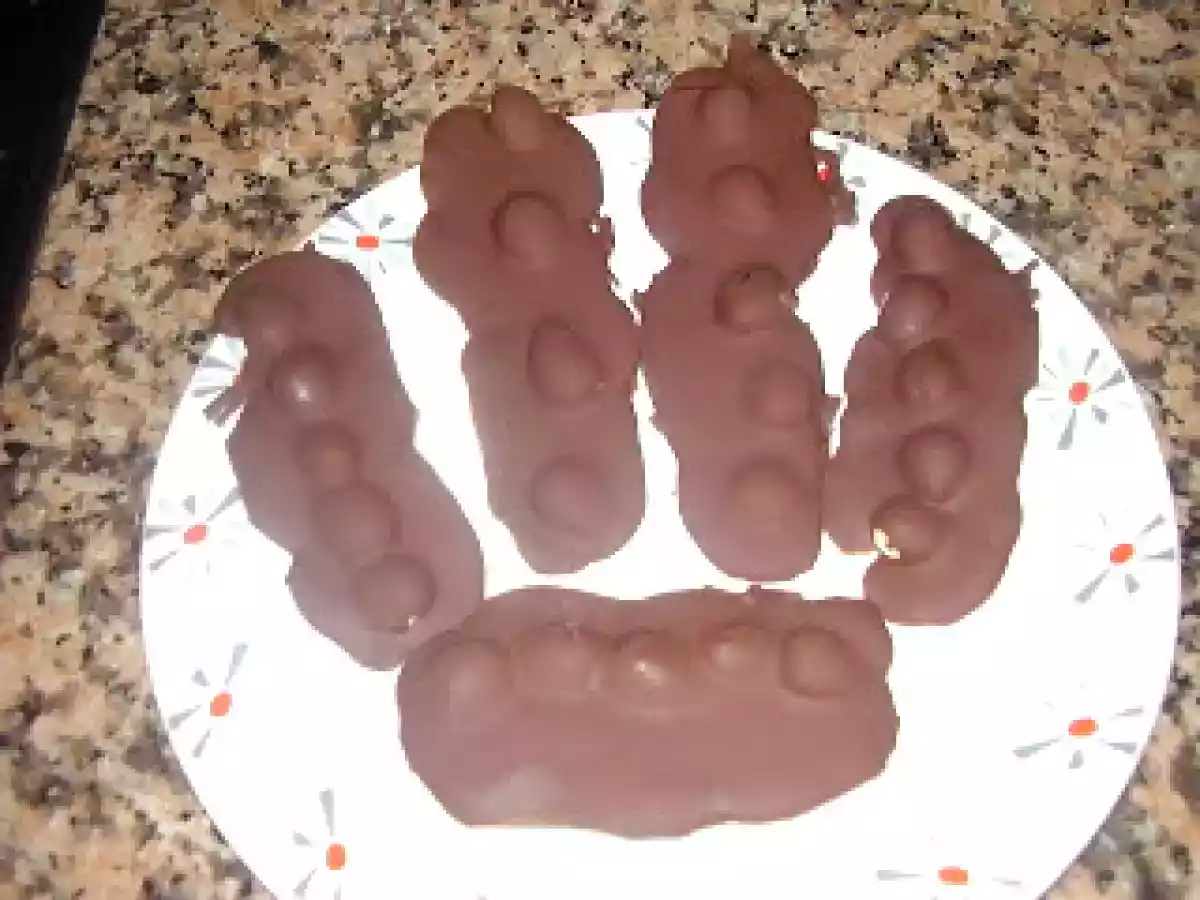 BOMBONES TRES EN UNO: ALMENDRA, CEREZAS CON LICOR Y CAFÉ - foto 2