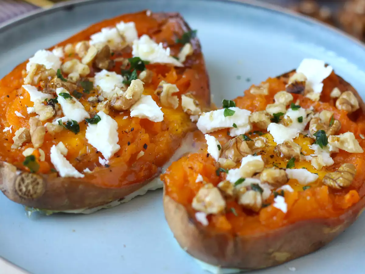 Boniato asado con huevo, queso feta, miel y nueces - foto 4