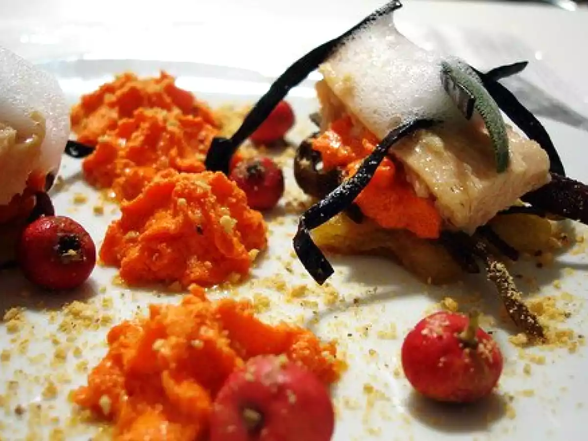 Bonito del Norte con espuma de piquillos sobre pan de jengibre - foto 2