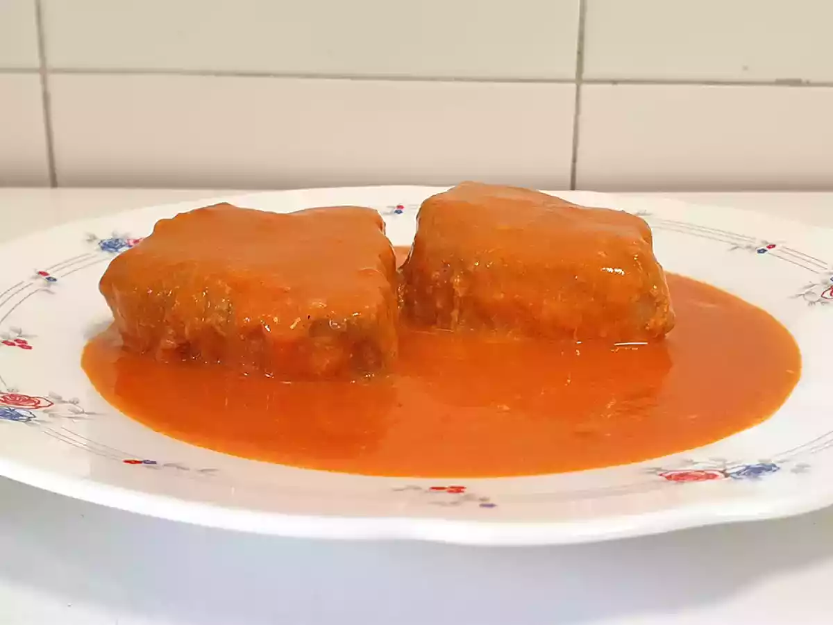 Bonito en salsa de pimientos del piquillo