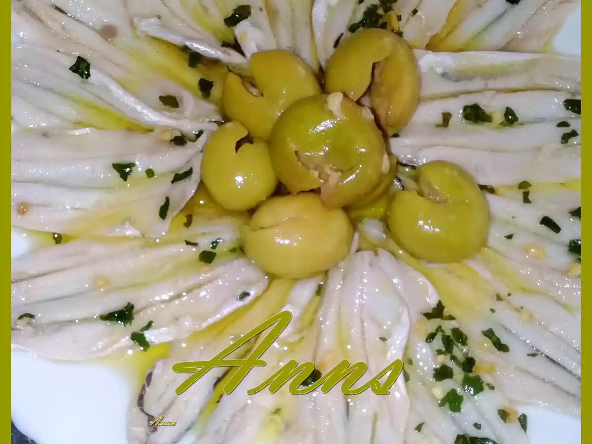 Boquerones en vinagre con aceitunas