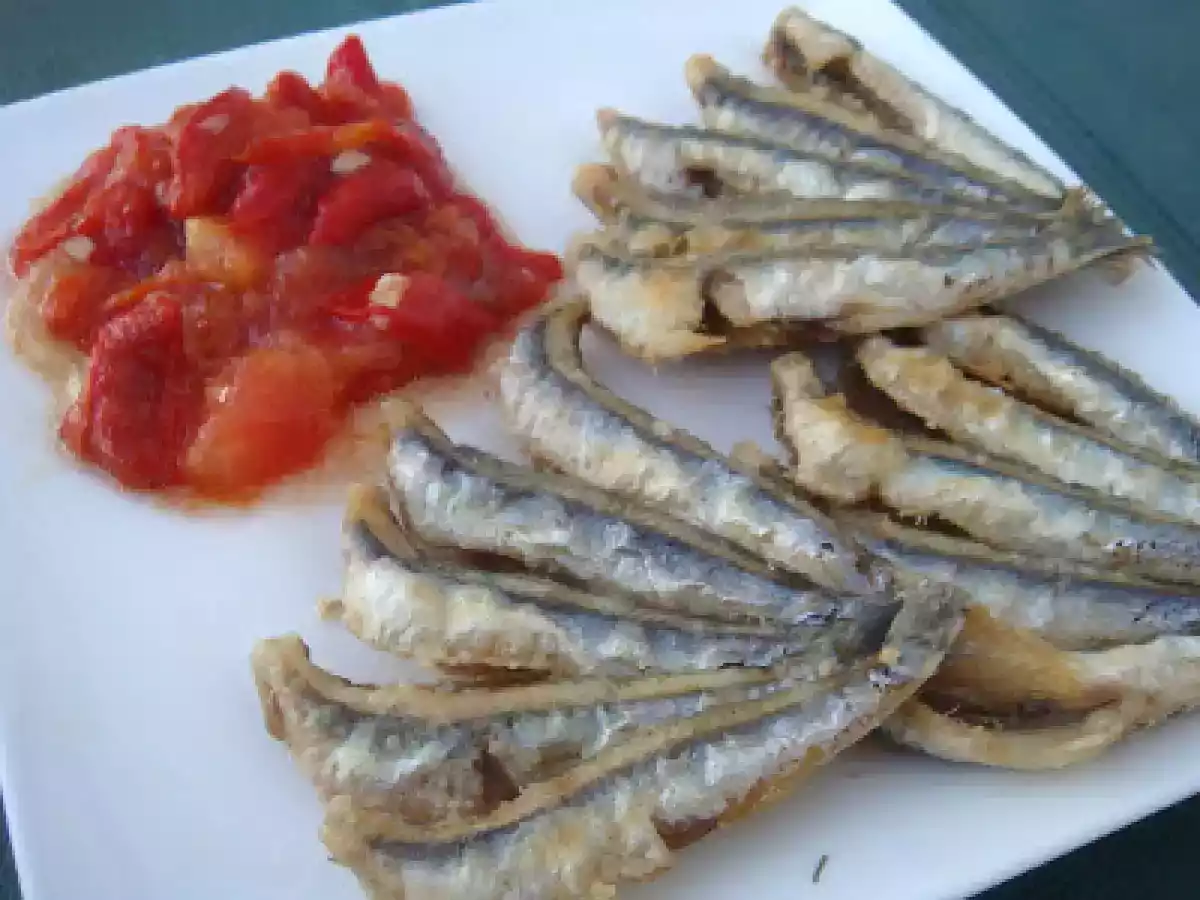 Boquerones Vitorianos con Ensalada de Pimientos y Tomate Picado