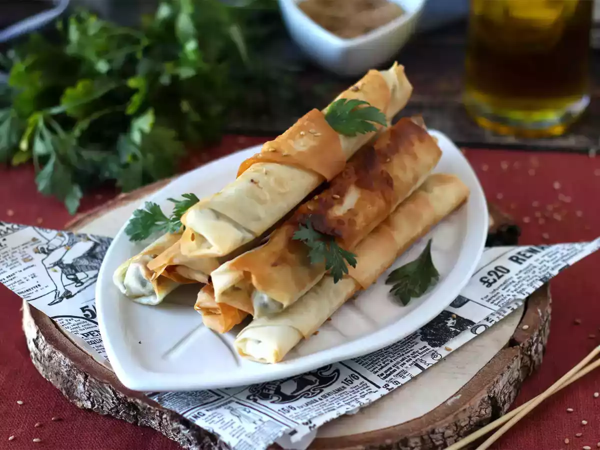 Börek, rollitos turcos de queso feta y perejil