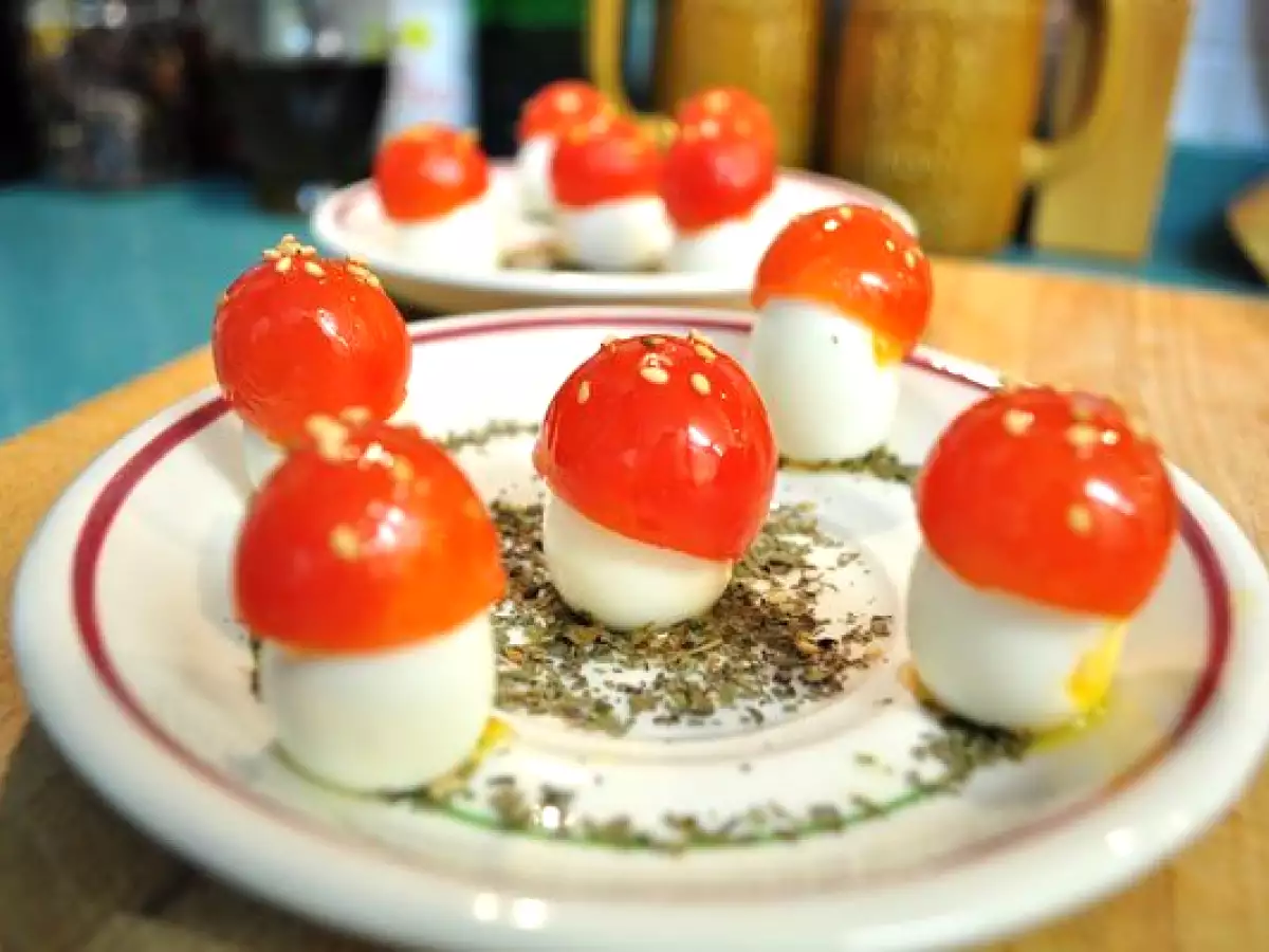 Bosque de setas de huevos de codorniz y tomates cherry - foto 3