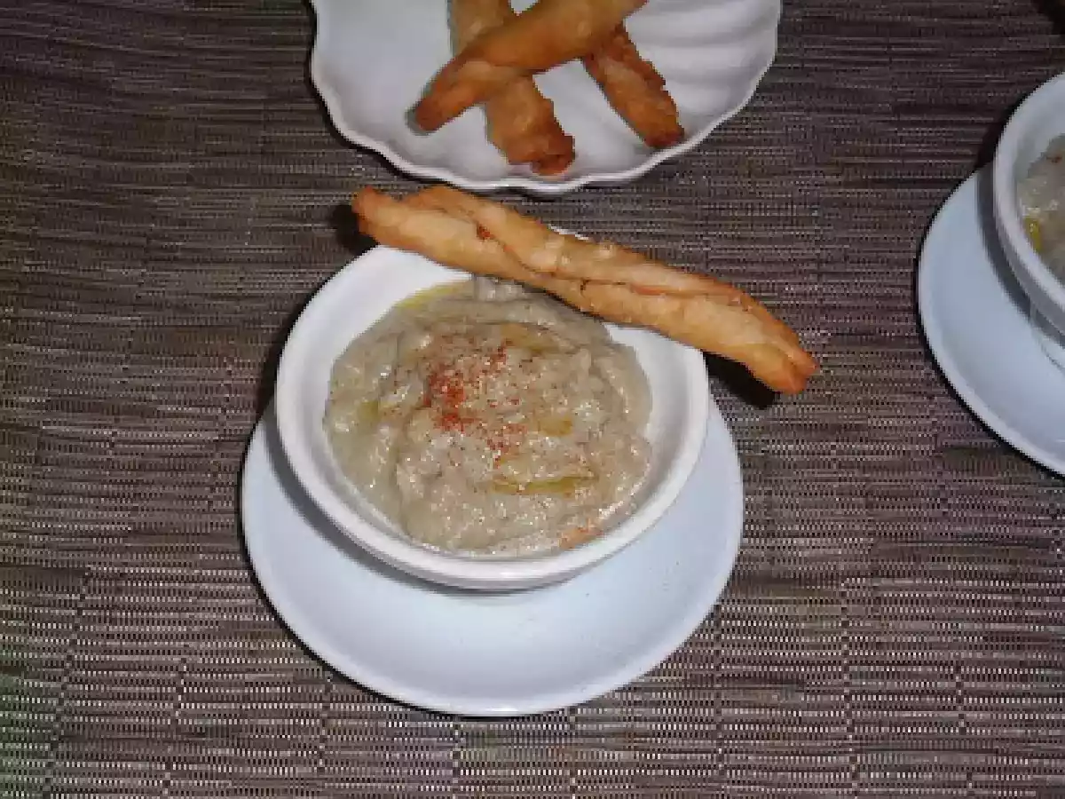 BRANDADA DE ALCACHOFAS Y BACALAO CON BARQUILLOS SALADOS. - foto 2