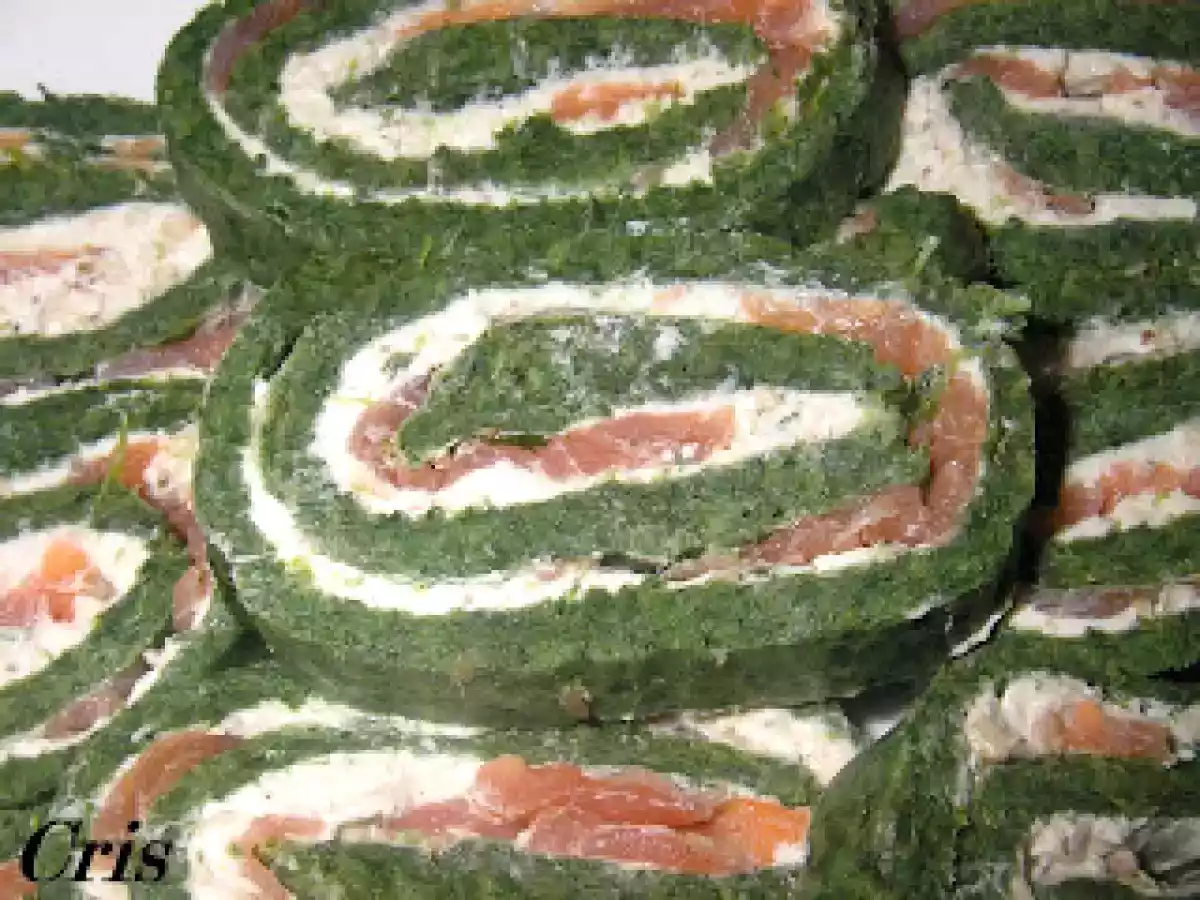 Brazo de espinacas relleno de queso, salmón y nueces picadas