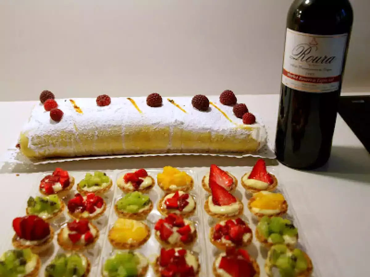 Brazo de fresas y piña con nata