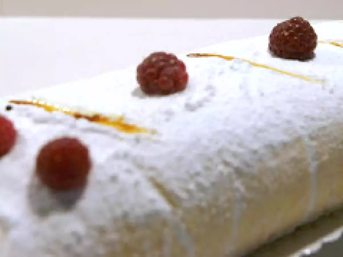 Brazo de fresas y piña con nata - foto 5