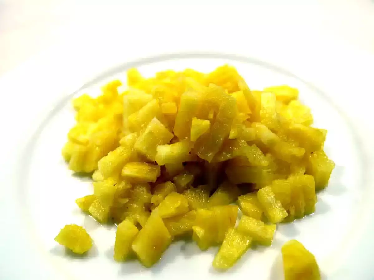 Brazo de fresas y piña con nata - foto 7