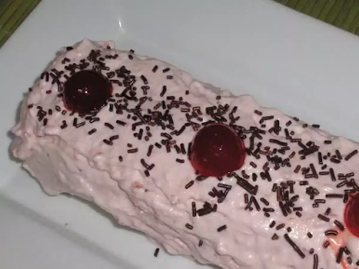 BRAZO DE GITANO CON CLARAS, FRESA Y YOGURT - foto 2