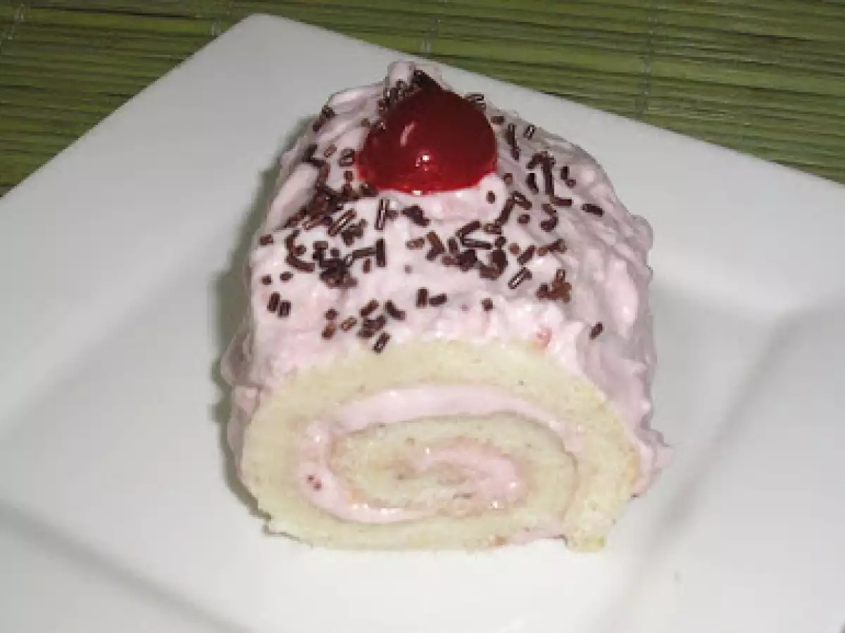 BRAZO DE GITANO CON CLARAS, FRESA Y YOGURT - foto 3