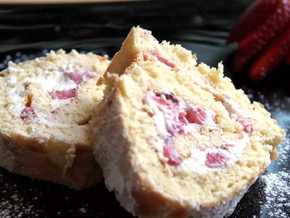 Brazo de gitano con fresas y mascarpone - foto 3