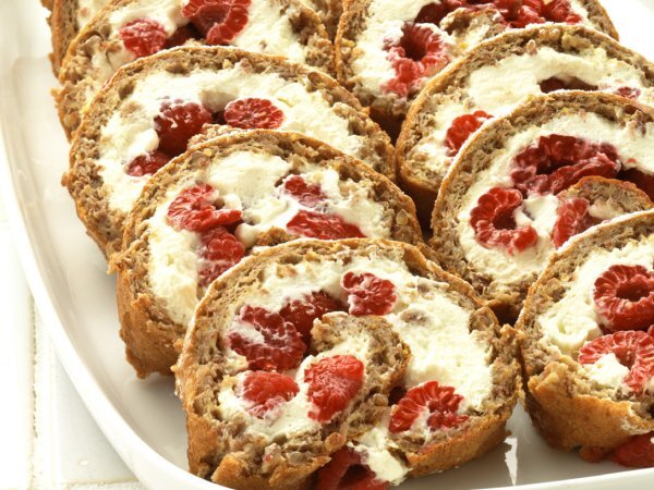 Brazo de Gitano con Philadelphia y frambuesas