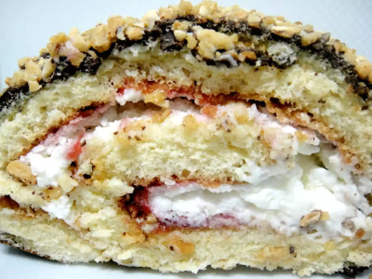 Brazo de gitano de chocolate y crocanti relleno de nata y frambuesa (y 6000 visitas) - foto 3