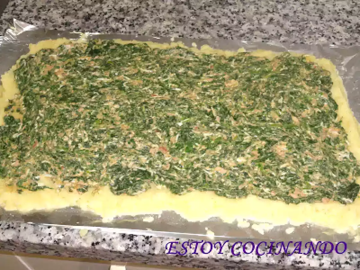 Brazo de puré de patata con espinacas, queso y atún - foto 5