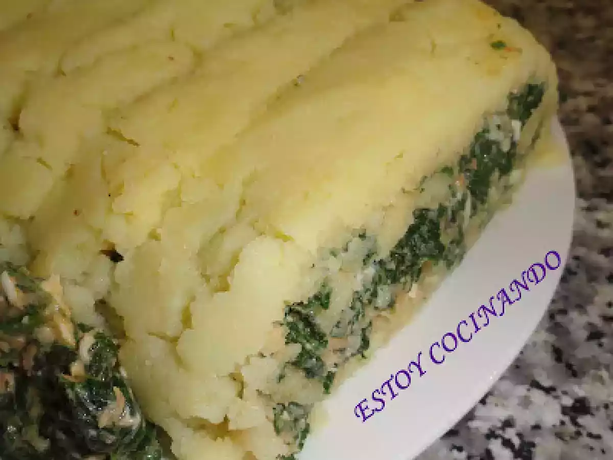 Brazo de puré de patata con espinacas, queso y atún - foto 10