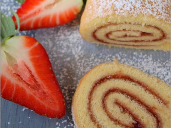 Brazo gitano con mermelada de fresa