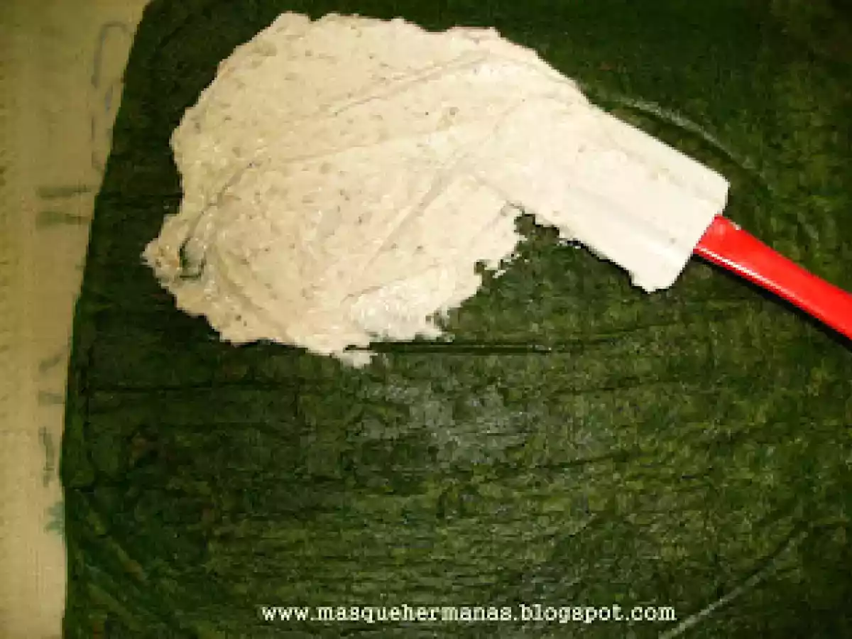 BRAZO GITANO DE ESPINACAS, QUESOS Y NUECES - foto 2