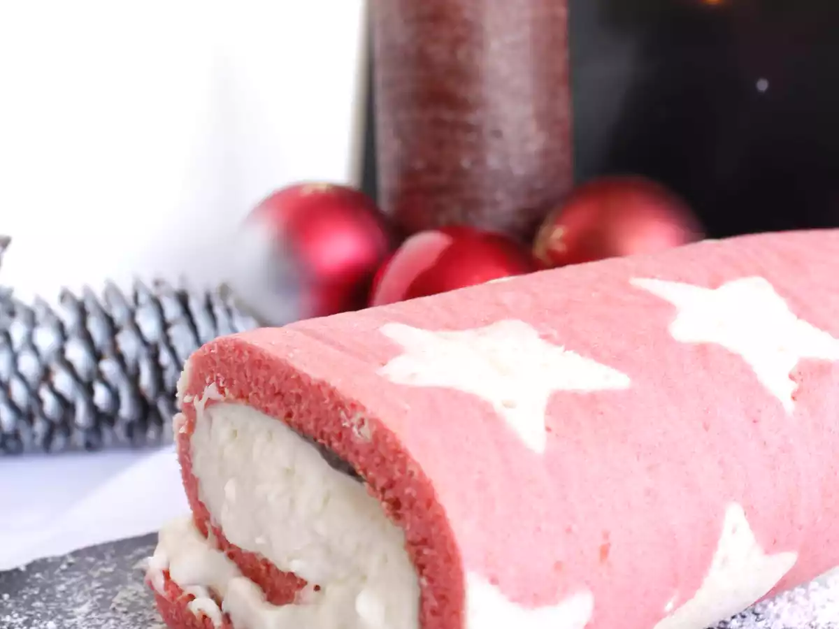 Brazo gitano relleno de confitura de fresa y mousse de chocolate blanco