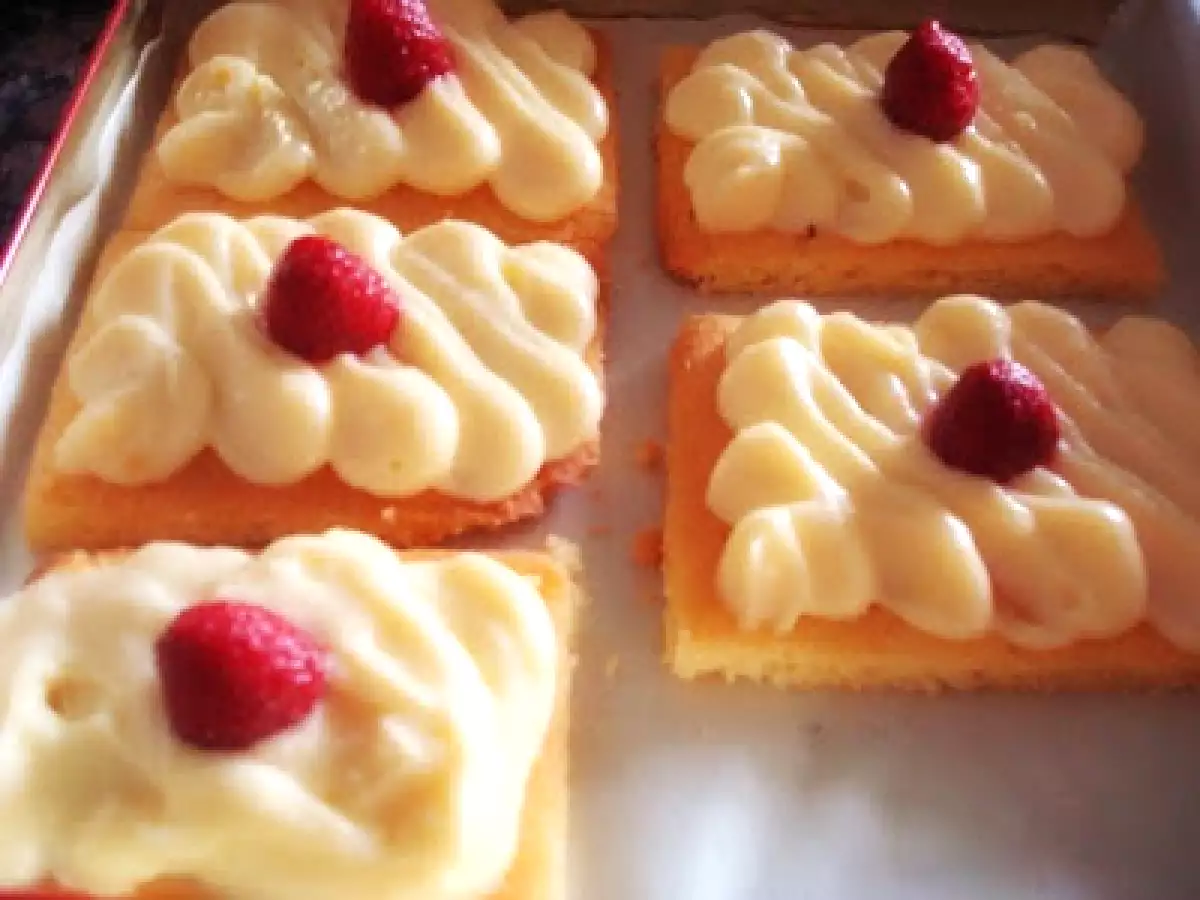 Breton sablé con crema y frutos rojos