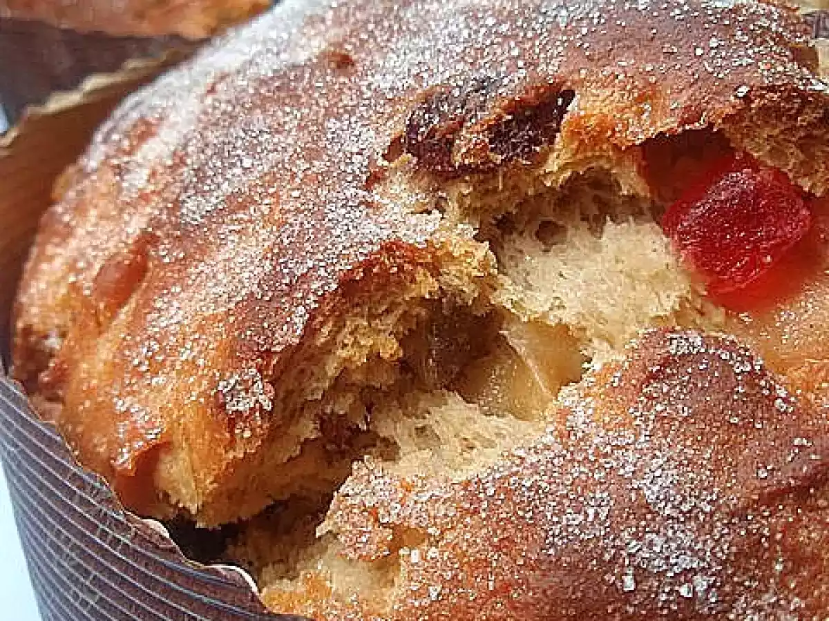 Brioche con frutas escarchadas y arándanos (amasado en panificadora)