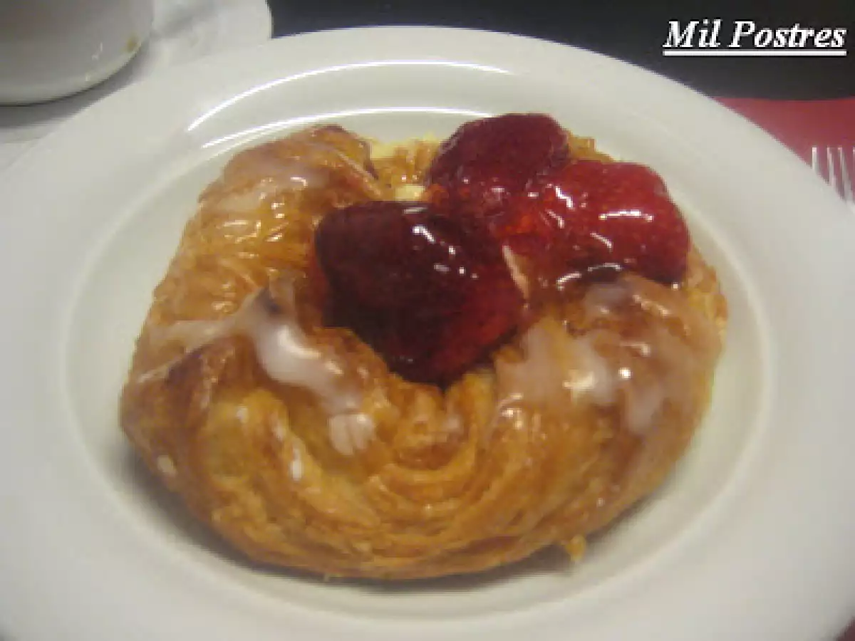 Brioche danés con crema y fresas - foto 2