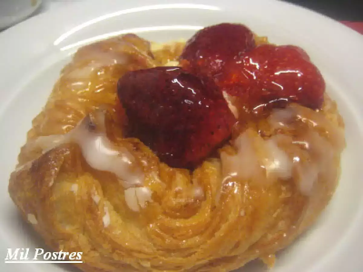 Brioche danés con crema y fresas - foto 3