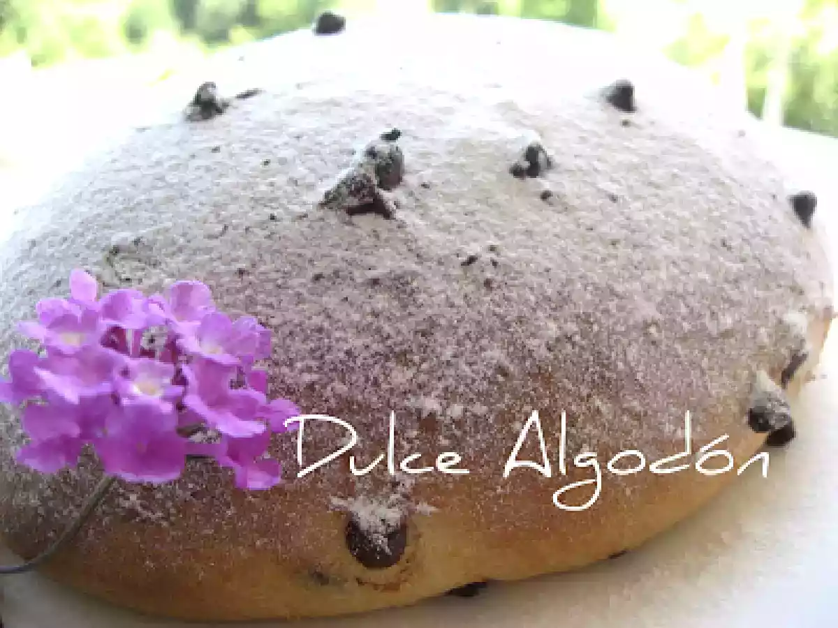 Brioche de queso crema y almendras