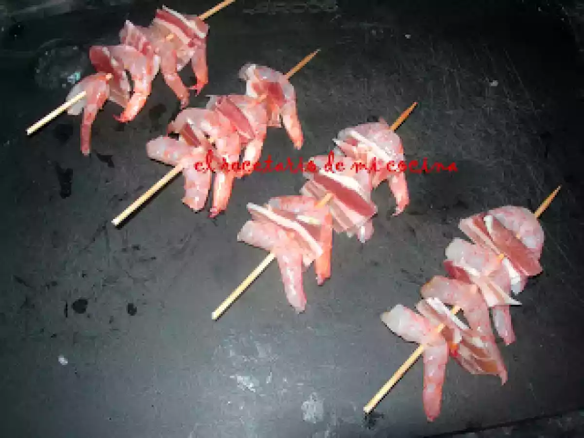 BROCHETA CRUJIENTE DE GAMBAS Y BACÓN - foto 3