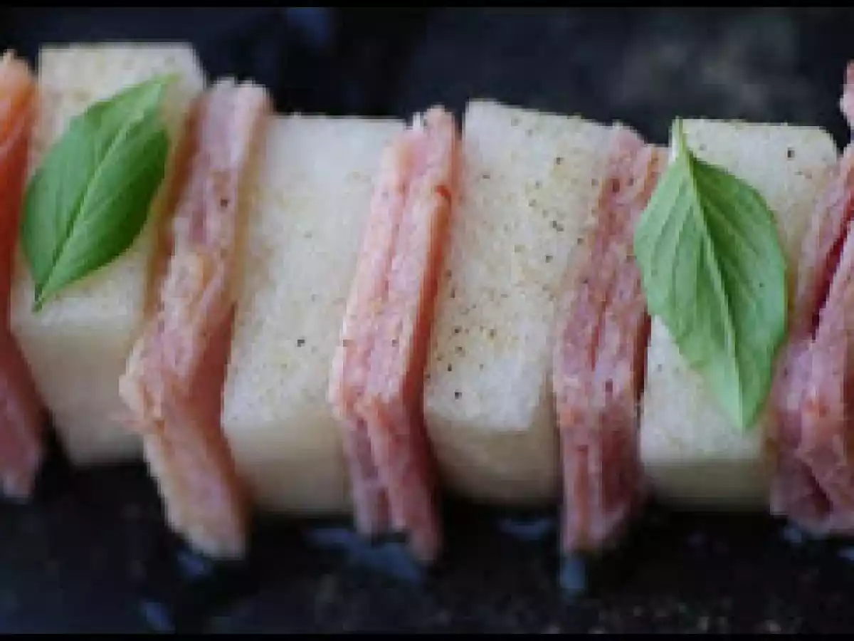 Brocheta de melón con jamón dulce
