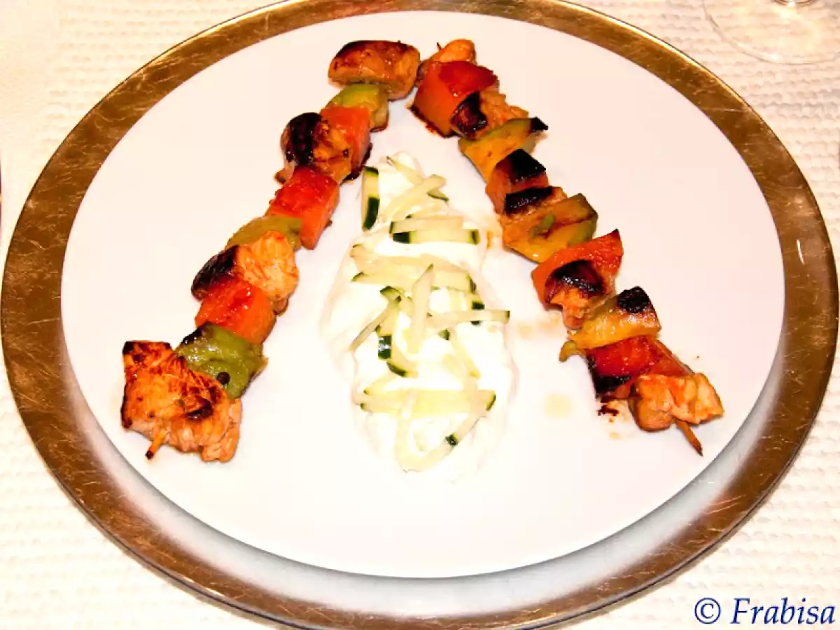 Brocheta de pavo, papaya y aguacate con salsa de yogur y TIEMPO MUERTO