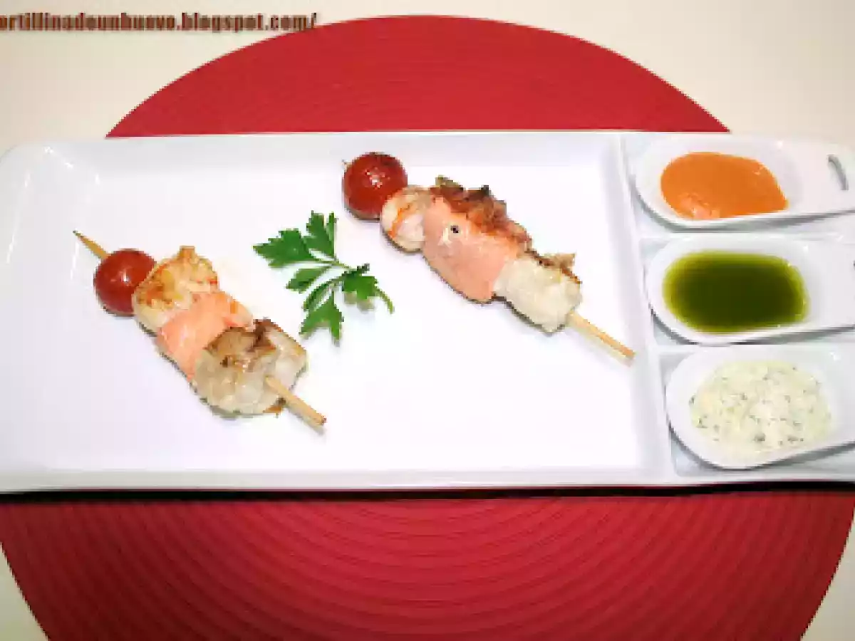 Brocheta de pescado a las 3 salsas