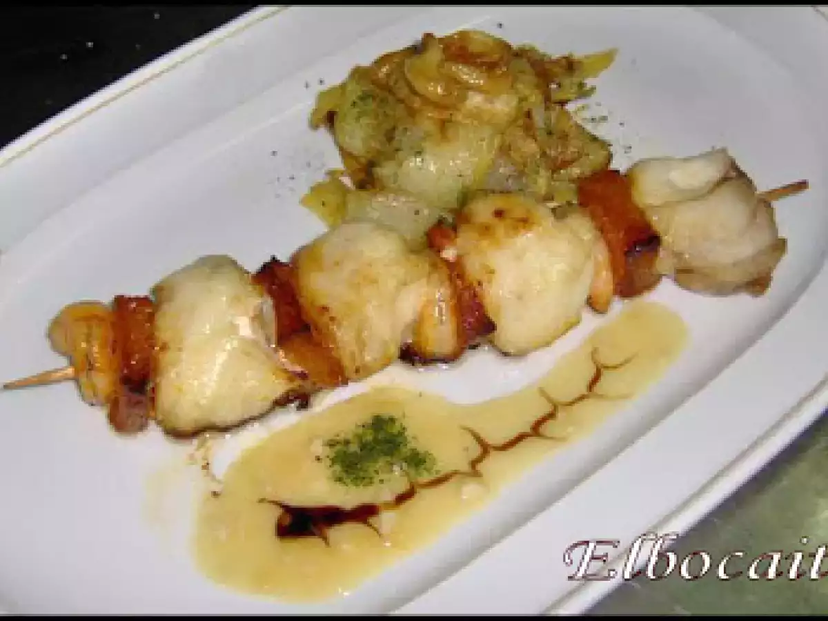 Brocheta de rape, calabaza y langostinos al horno. (Emilio Almagro)