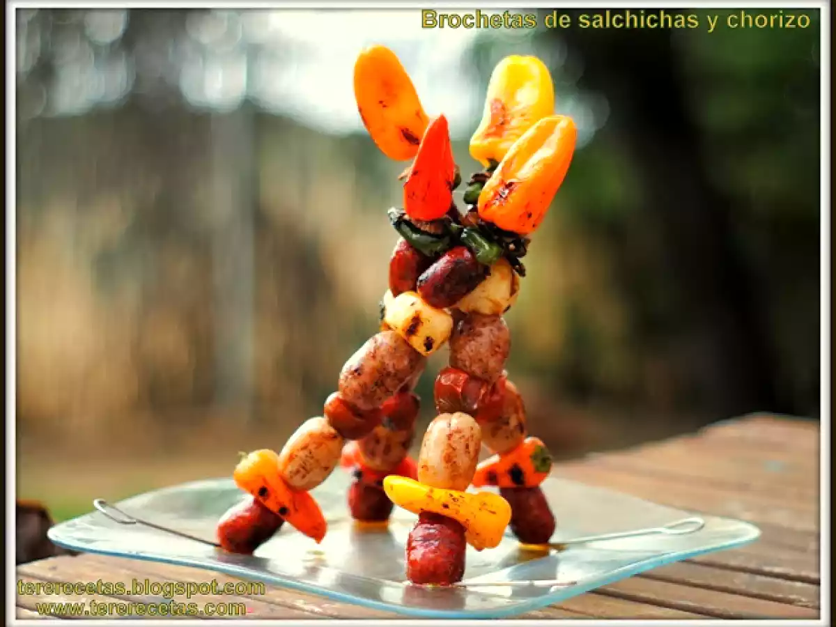 Brocheta de salchichas y chorizo
