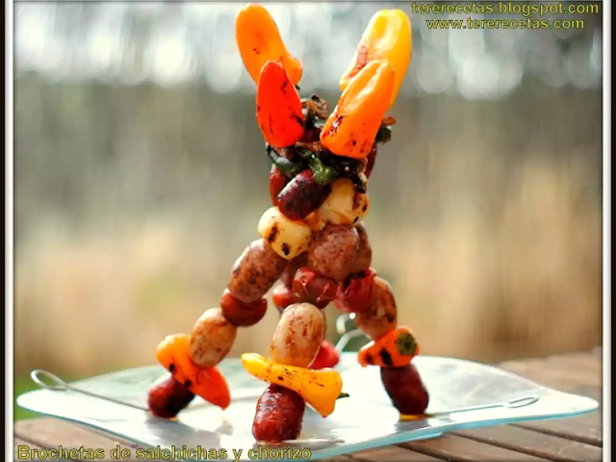 Brocheta de salchichas y chorizo - foto 2