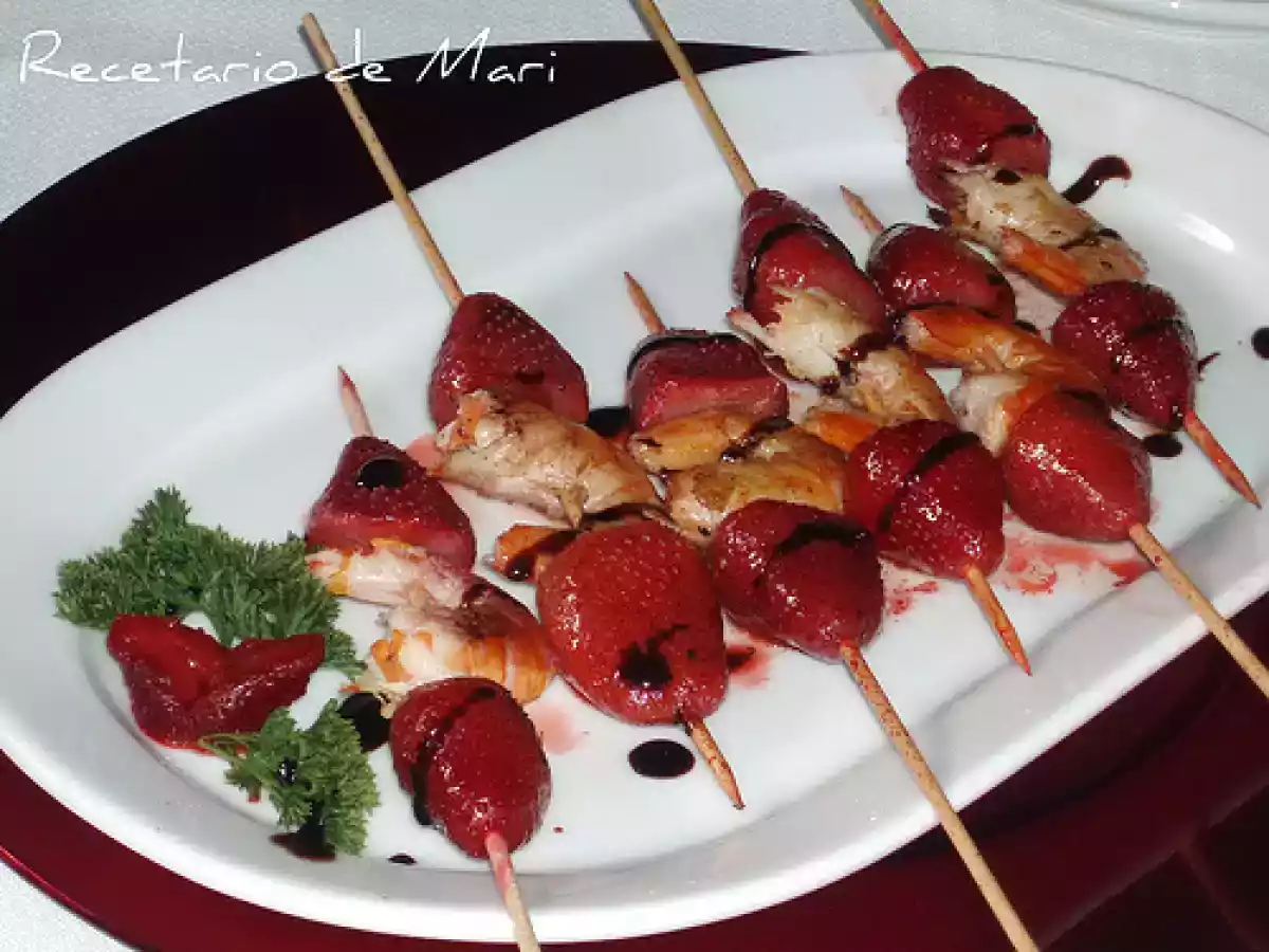 BROCHETA MIXTA DE LANGOSTINO Y FRESAS