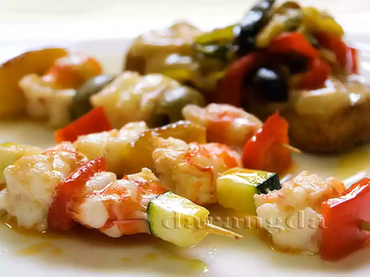 Brochetas con salsa de guayaba