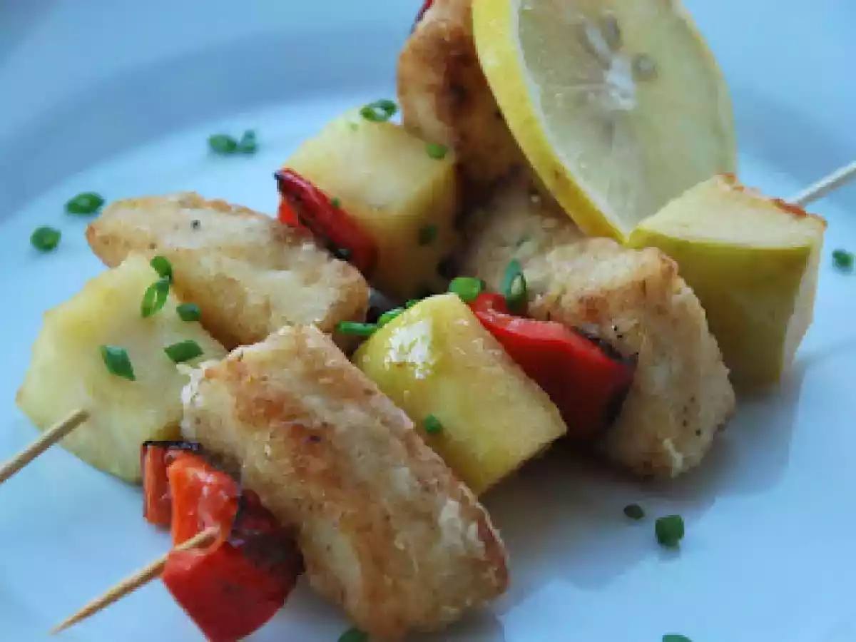Brochetas de bacalao marinado en curry y manzana caramelizada