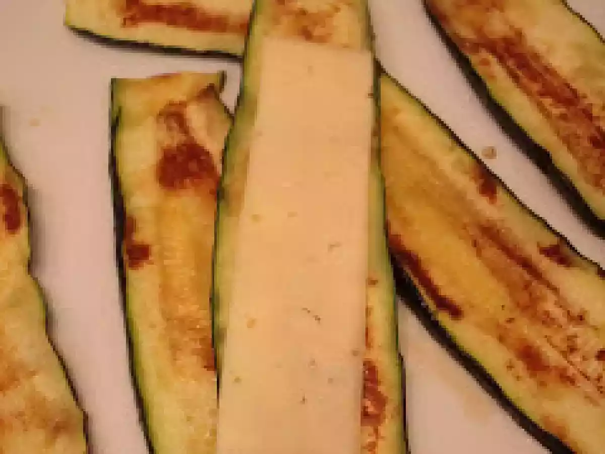 Brochetas de calabacín con queso acompañadas de zanahorias a la plancha - foto 4