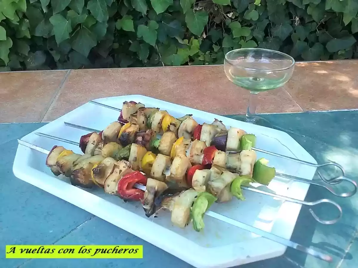 Brochetas de emperador marinado a la parrilla