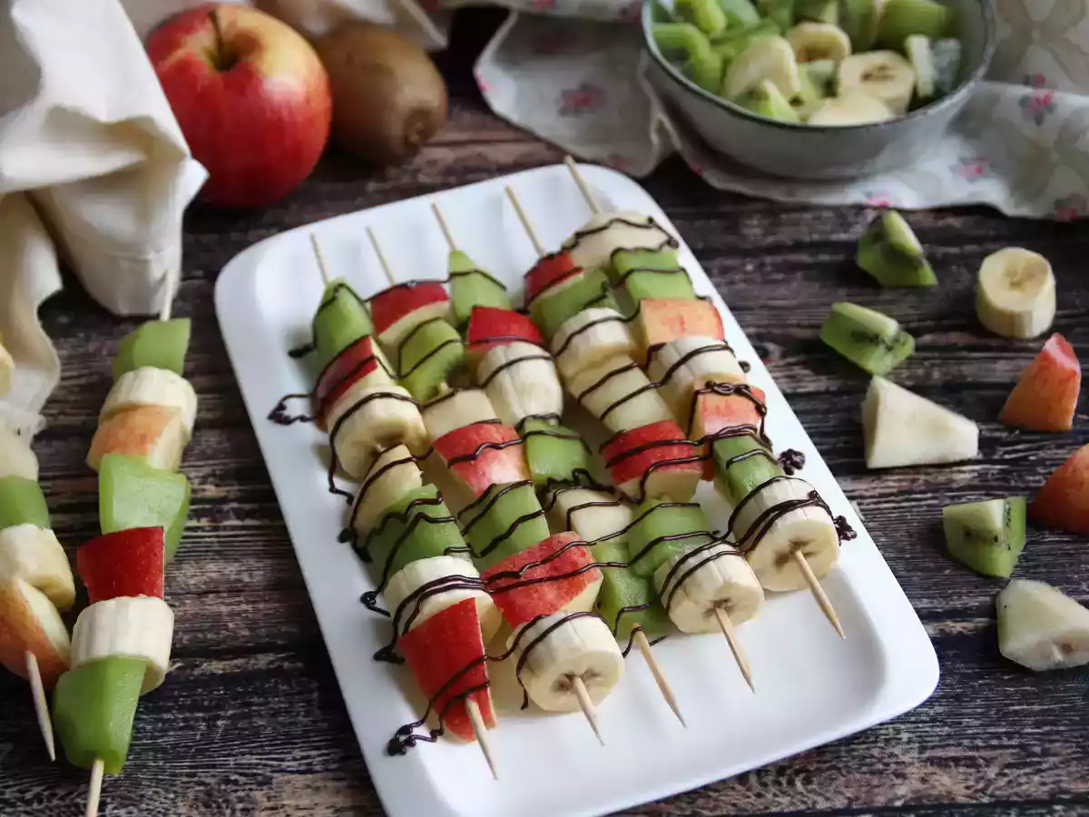 Brochetas de frutas con chocolate