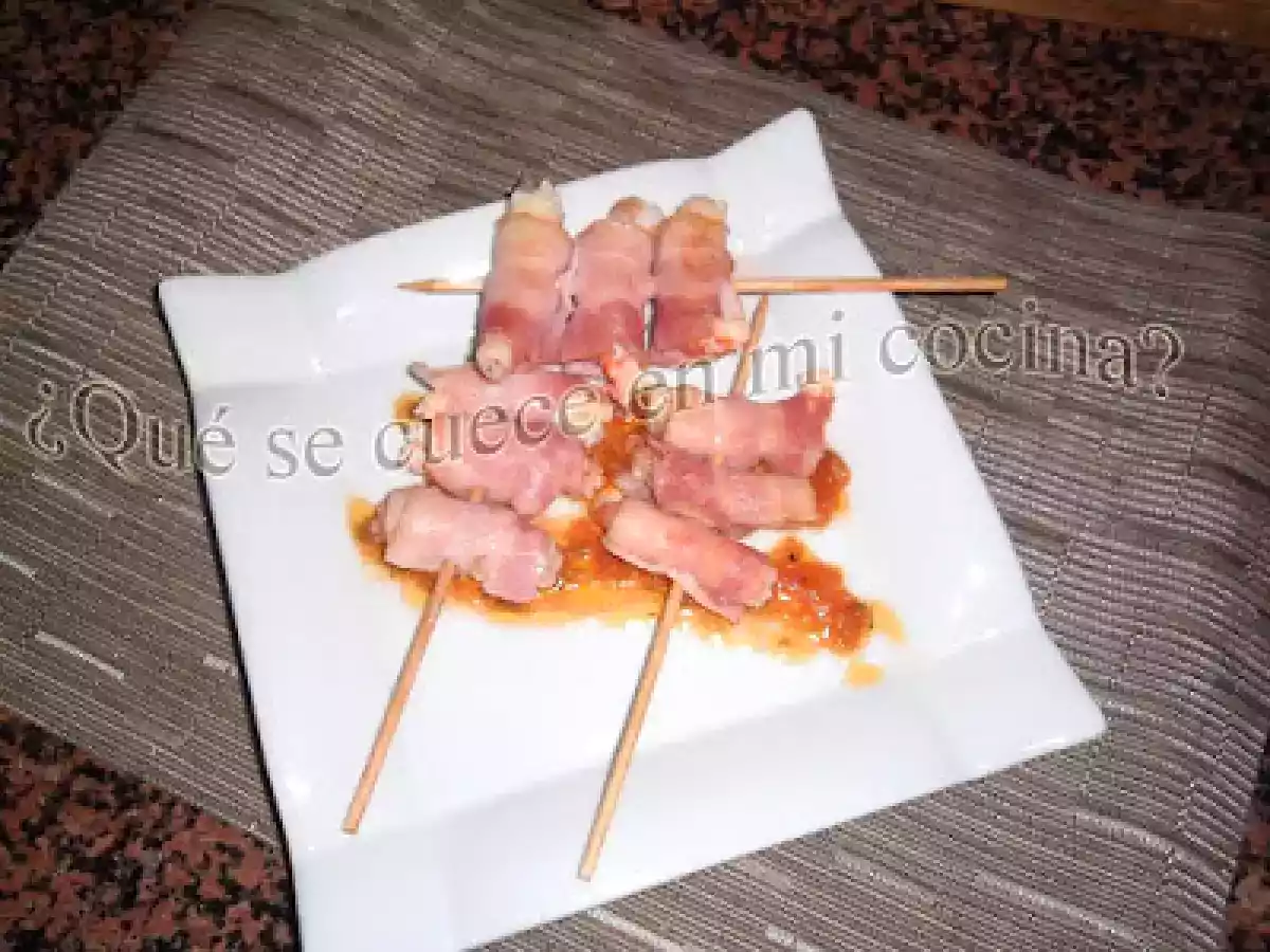 BROCHETAS DE GAMBA CON ABRIGUITO DE BEICON. - foto 3