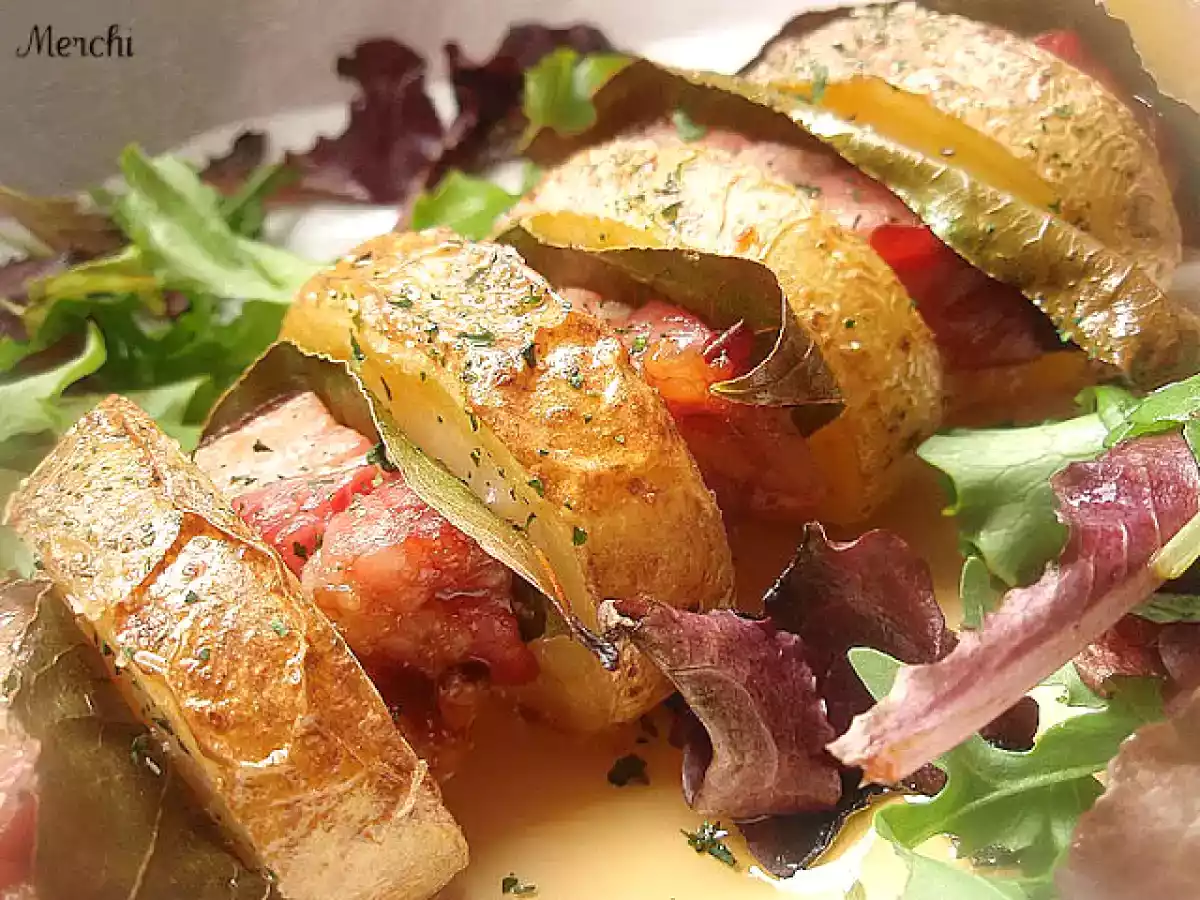 Brochetas de patata con aceite de guindilla y cardamomo