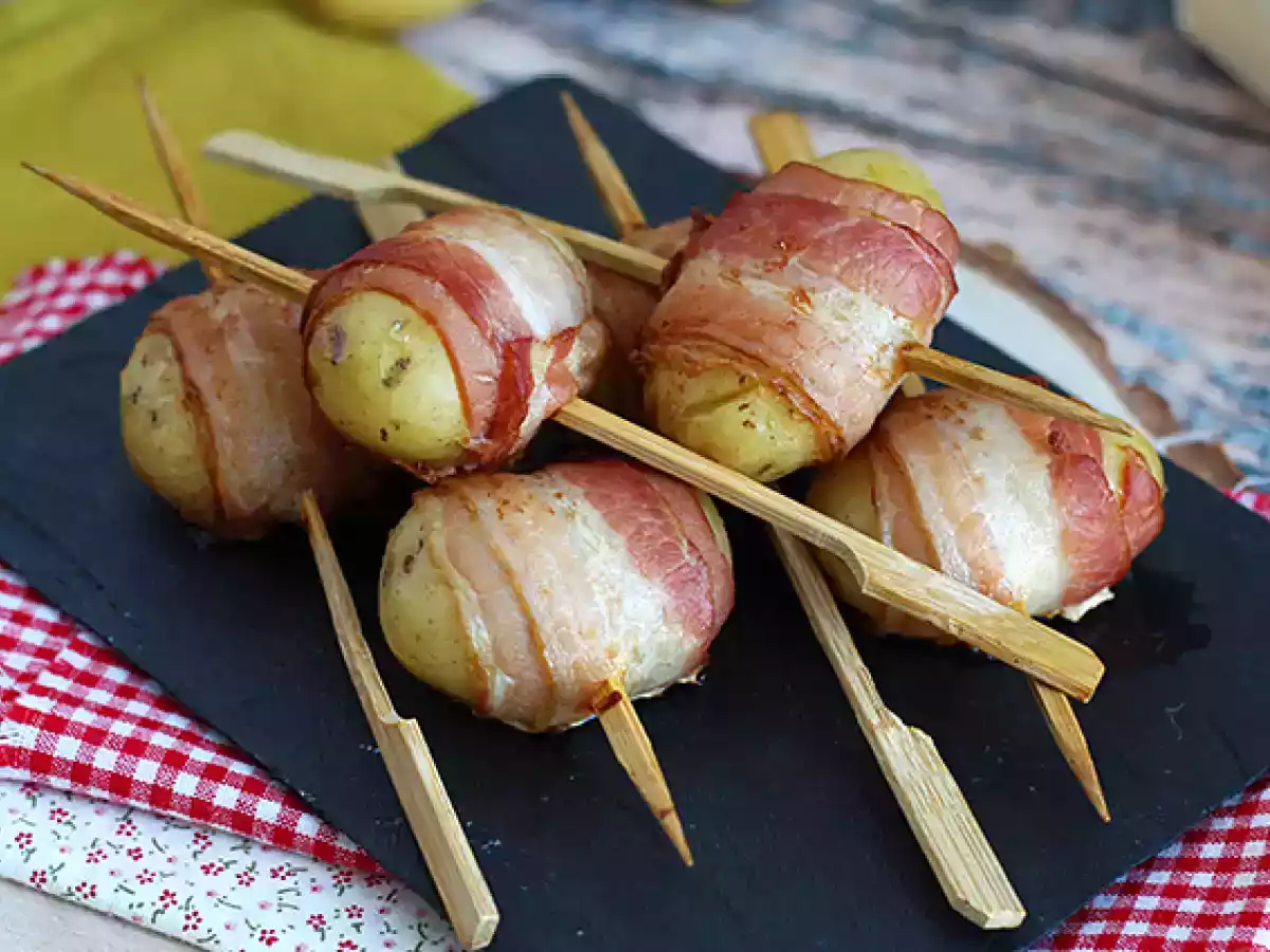 Brochetas de patata y bacon ahumado