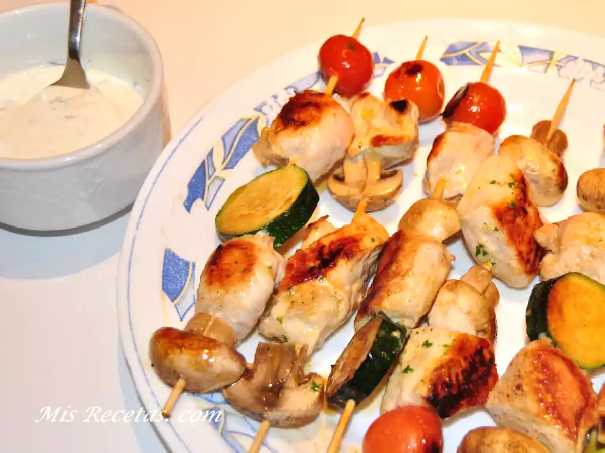 Brochetas de pollo y verduras con salsa de yogurt - foto 2