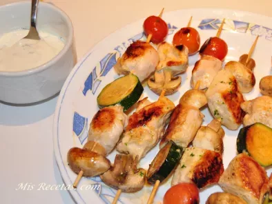 Brochetas de pollo y verduras con salsa de yogurt, foto 2